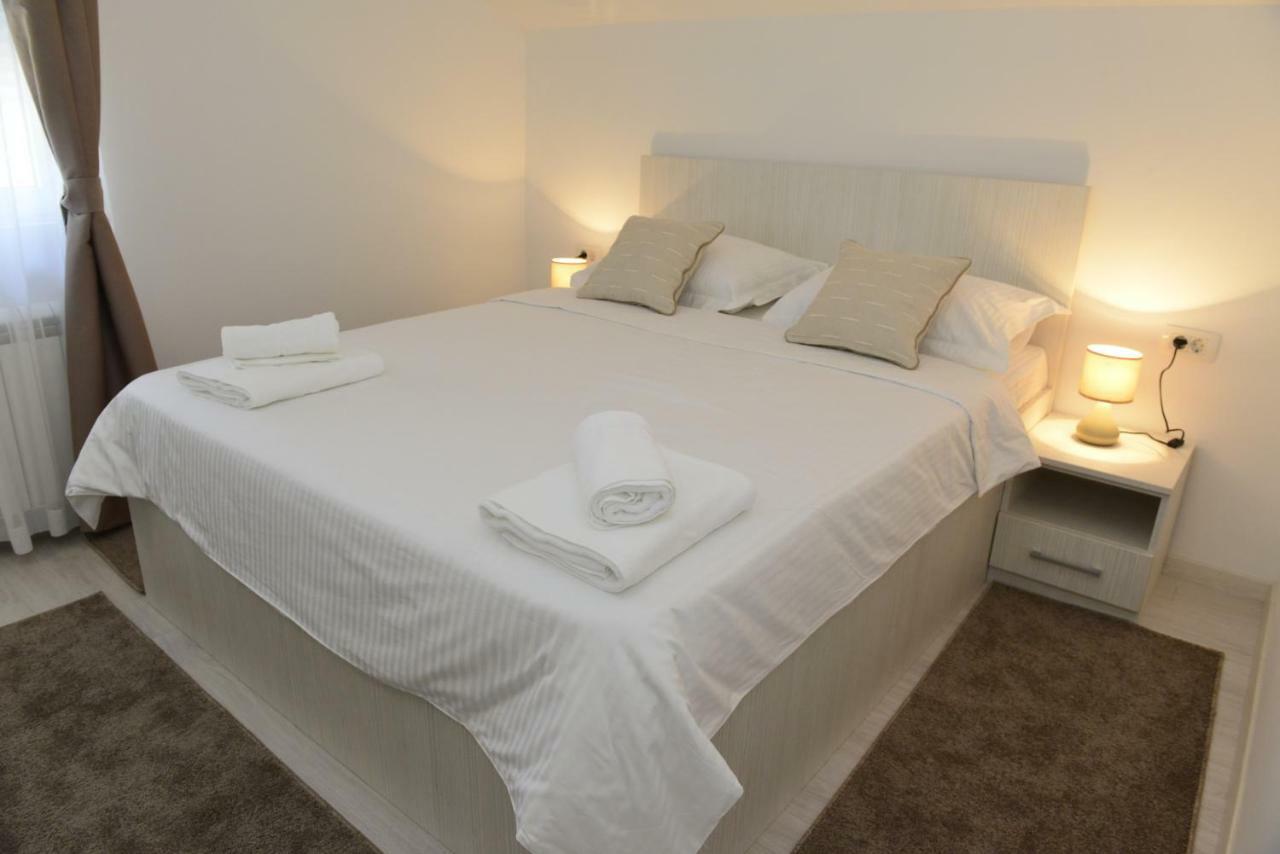 Apartmani Stefanija ティヴァト エクステリア 写真