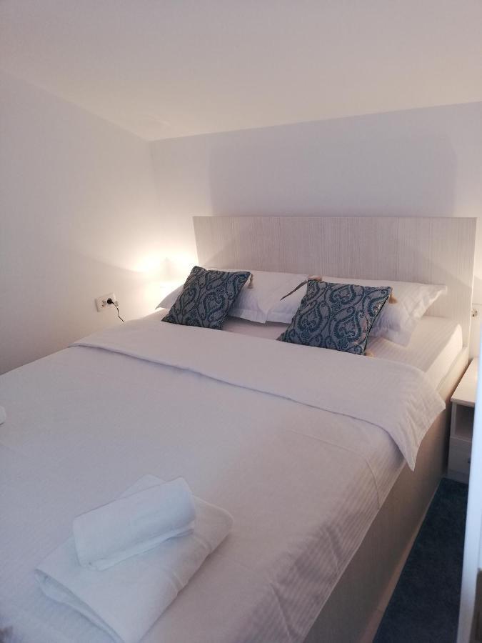 Apartmani Stefanija ティヴァト エクステリア 写真