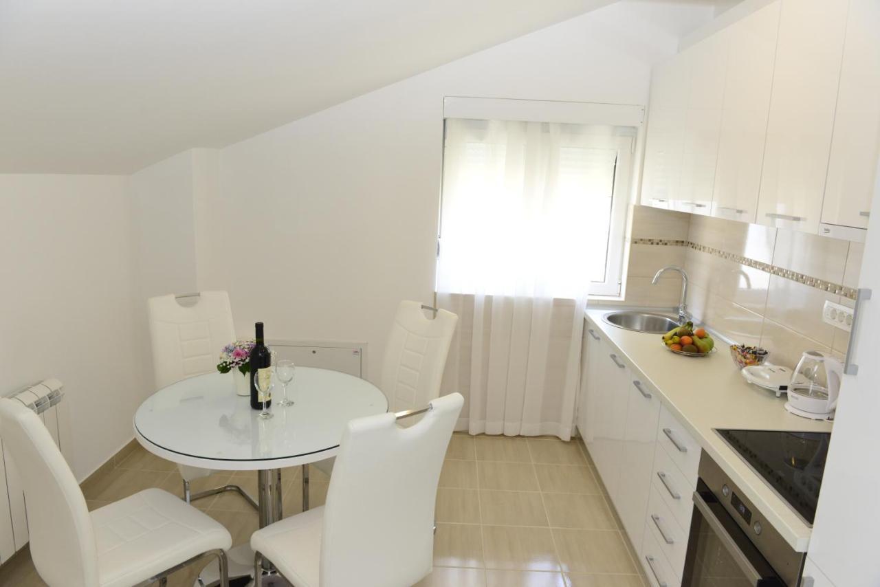 Apartmani Stefanija ティヴァト エクステリア 写真