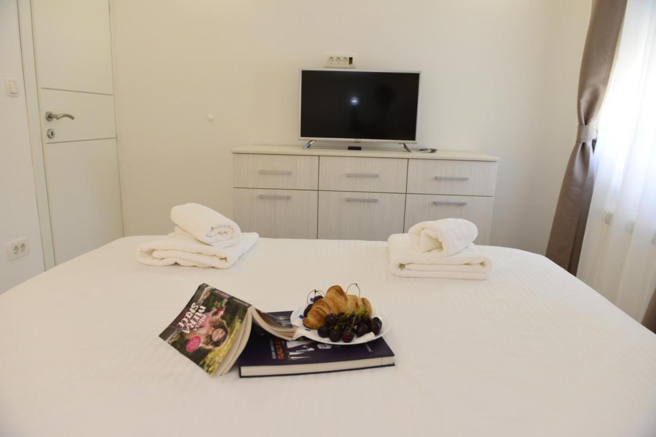 Apartmani Stefanija ティヴァト エクステリア 写真